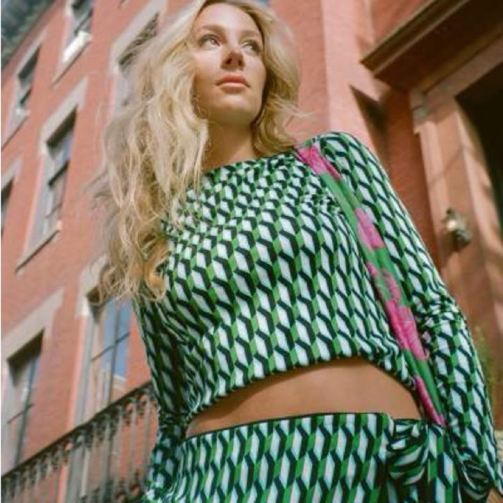 NWT Women's Crewneck Arrow Geo Green Long Sleeve Top - DVF for Target